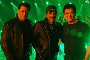 Sajid Nadiadwala's 'super emotional moment' with Salman Khan and Dharmendra