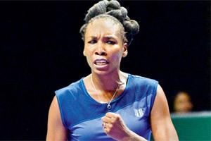Venus Williams rallies to advance at Miami Open