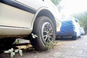 Mumbai: Abandoned cars still clogging up the streets of Bandra