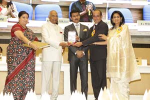 Akshaye on Vinod Khanna's Dadasaheb Phalke honour: Bittersweet moment for us