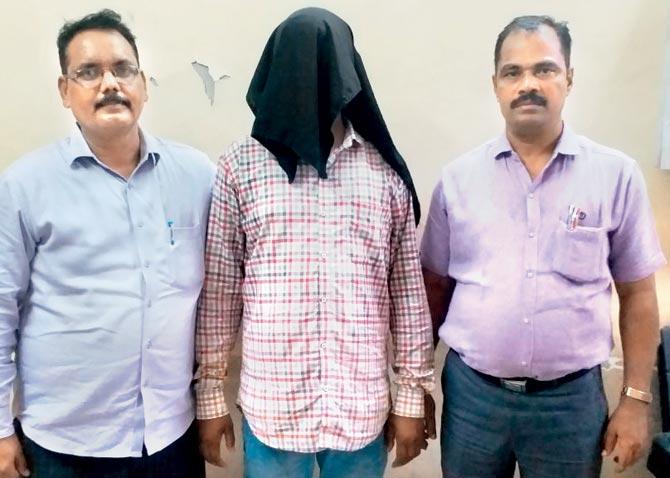 The accused are in the Amboli police
