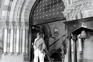 Amitabh Bachchan gets overwhelmed while shooting at Chhatrapati Shivaji Maharaj 