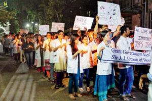 Mumbai: Doctors from Sion, KEM hospitals support JJ colleagues