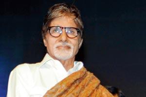 Amitabh Bachchan spotted at a clinic in Juhu