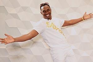 Dwayne Bravo shows off dancing skills to Bollywood hit songs!