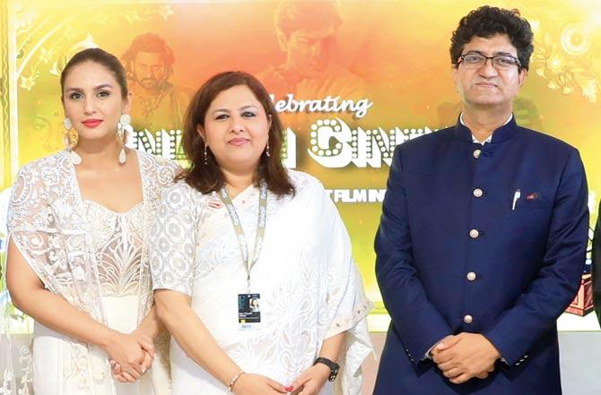Huma Qureshi, Vani Tripathy and Prasoon Joshi at India Pavilion