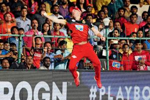 T20 2018: AB de Villiers, Moeen Ali fifties keep Bangalore in hunt for playoffs