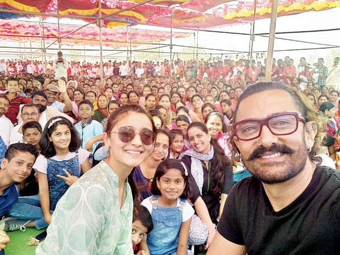 Jalmitra Alia Bhatt with Aamir Khan celebrating Maharashtra Day in Latur