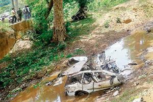 Seven cops die as Naxals blow up their vehicle in Chattisgarh