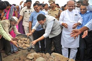 Drought can be defeated if villagers come together: Devendra Fadnavis
