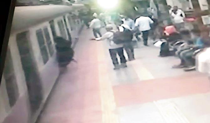 Dhamaskar lost balance while boarding the train