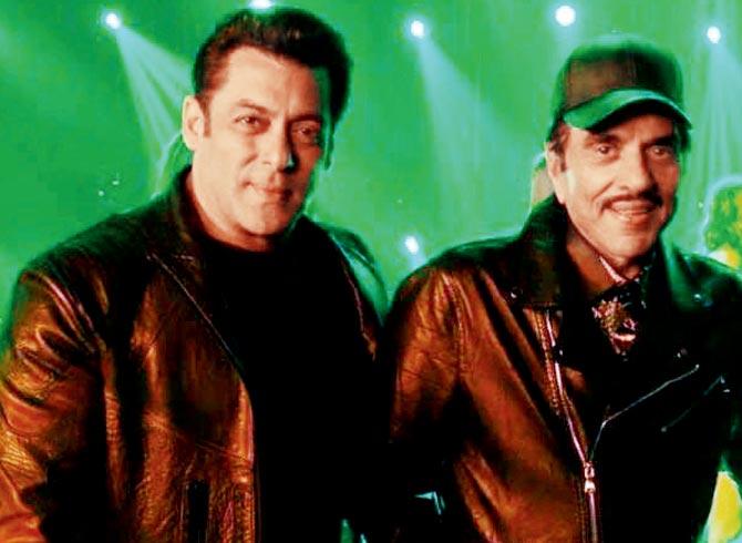 Salman Khan with Dharmendra during the shoot of the special track of Yamla Pagla Deewana Phir Se in March