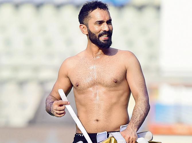 Kolkata skipper Dinesh Karthik during a practice session at the Wankhede Stadium on Saturday. Pics/Atul Kamble
