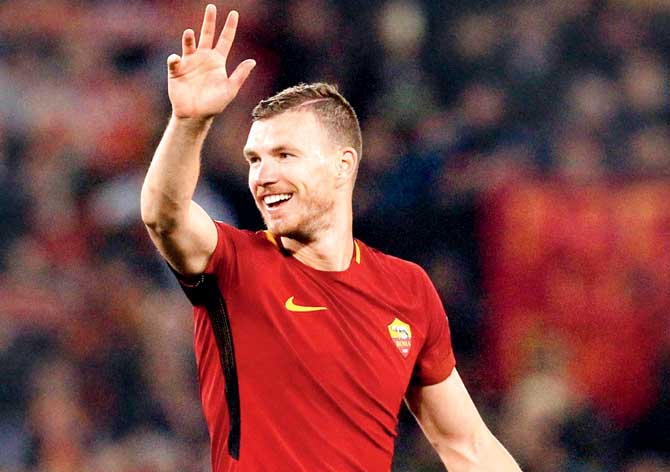 Edin Dzeko celebrates Roma