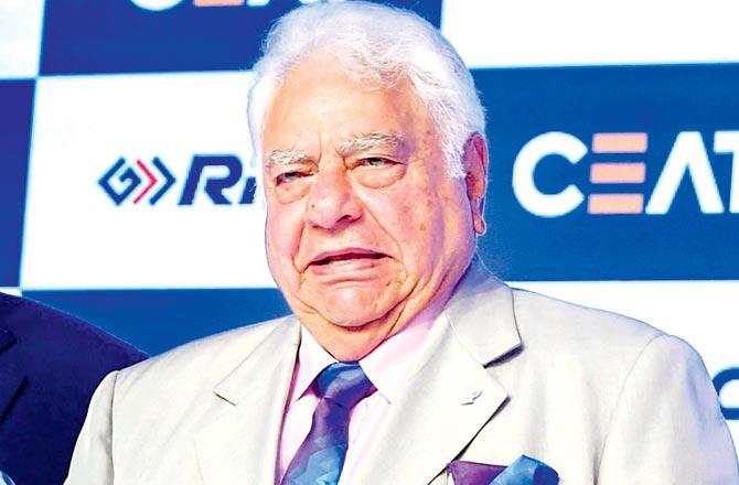 Engineer with his Lifetime Achievement award. Pic/PTI