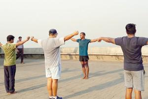 Mumbai: Fitness guru inspires morning walkers at Marine Drive to train under him