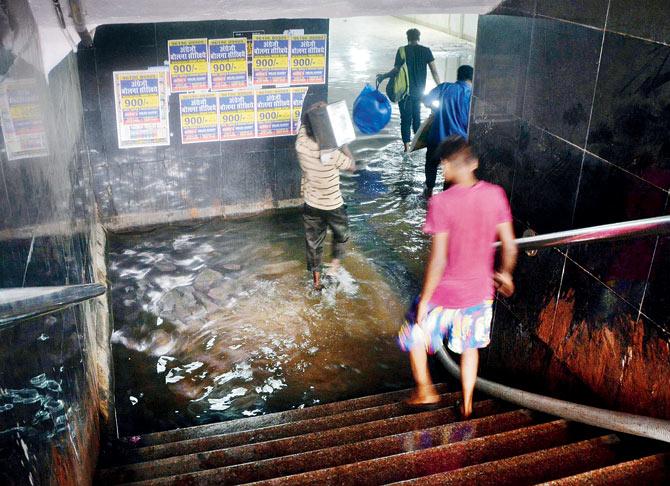 Pedestrians were forced to walk through knee-deep water in the subway yesterday. Pics/Sayyed Sameer Abedi