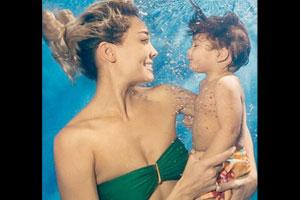 Adorable! Lisa Haydon takes an underwater photo with son Zack