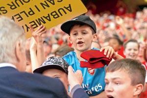 Lucky fan Luca gets Arsene Wenger's red tie at boss' swansong