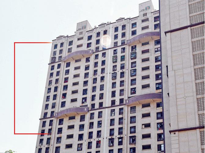 MHADA officials said they were working on getting the OC for the top 12 floors of F Wing at Paradise Heights, Borivli. Pic/Nimesh Dave