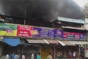 Mumbai: Fire breaks out at a shop in Malad opposite railway station