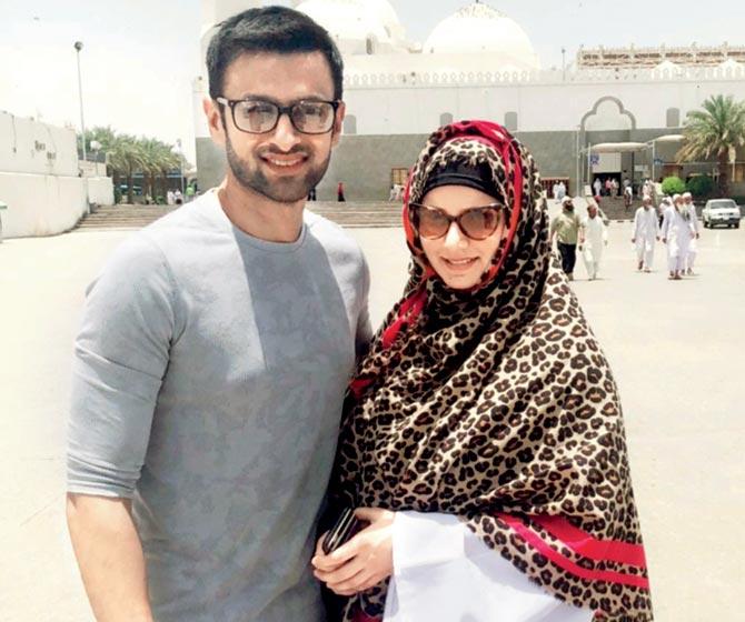 Pregnant Sania Mirza and husband Shoaib Malik go on pilgrimage in Medina