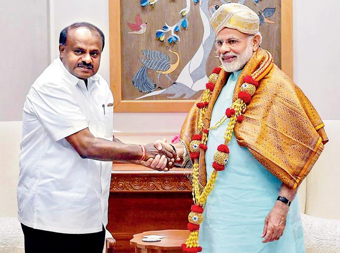 Karnataka Chief Minister H D Kumaraswamy meets Prime Minister Narendra Modi, in New Delhi, on Monday. Pic/PTI