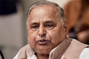 Mulayam Yadav, Akhilesh Kumar Yadav seek time to vacate official homes