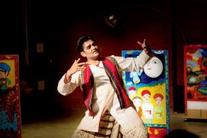 Performer Akshay Gandhi, Rohit Bhasi bring out kaavad tradition in Mumbai