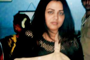 Marathi actress, team injured as car hits divider