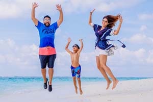 Shilpa Shetty flies off to the Maldives to unwind with hubby and son