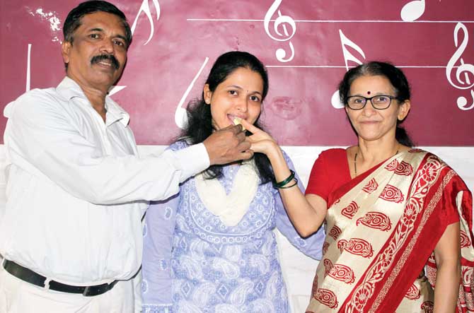 Shruti Kanade celebrates her success with her parents