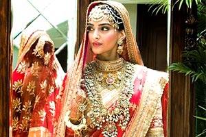First photos out! Sonam Kapoor and Anand Ahuja tie the knot