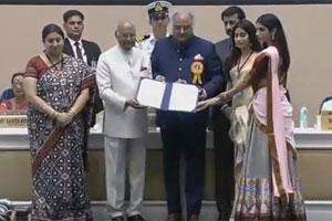 National Film Awards 2018: Boney Kapoor, Janhvi accept Sridevi's trophy