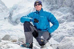 Australian mountaineer breaks world record with Everest summit