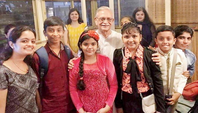 DS High School students with Gulzar at the recording