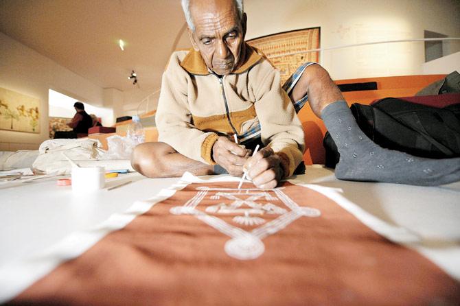 Jivya Soma Mashe popularised the dying art form of Warli painting. Pic/AFP