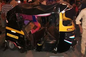 Mumbai: Auto falls off Andheri flyover after car rams into it