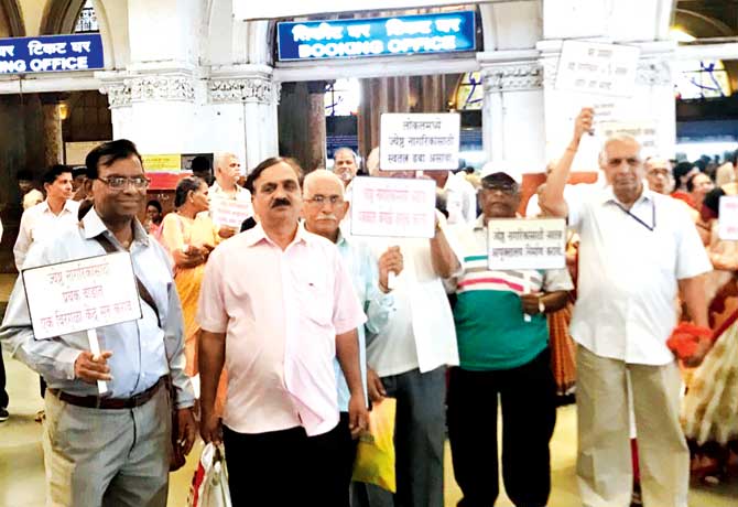More than 100 seniors stage a demonstration at CSMT