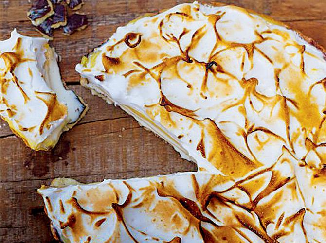 Lemon meringue ice cream pie