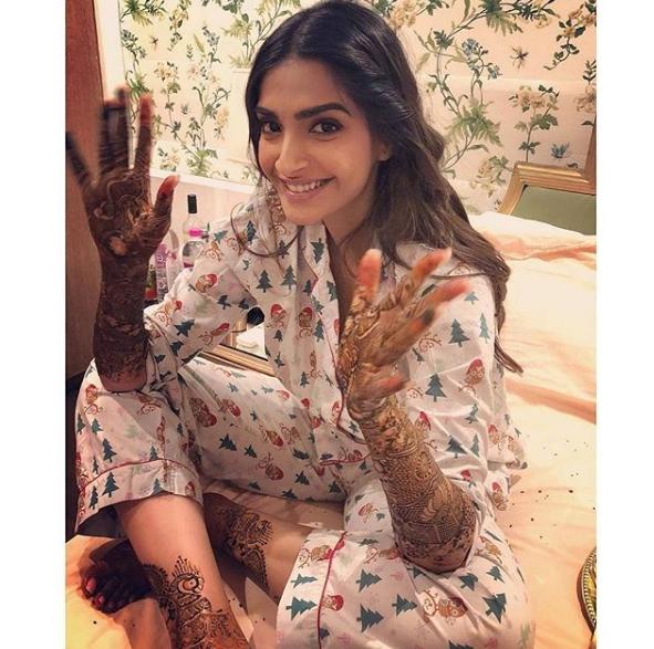 Sonam Kapoor mehendi