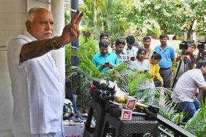 Yeddyurappa stakes claim to form BJP government in Karnataka