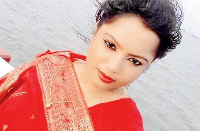 Suburna Akter Nodi: 32-year-old Subarna Akter Nodi, who worked as a correspondent in a private news channel Ananda TV in Dhaka, Bangladesh, was bludgeoned to death with a sharp weapon on the night of August 28, 2018. According to the investigation report, 10 to 12 assailants came riding on motorcycles and rang the doorbell of her house. When she answered the door, they hacked her and fled from the spot. Nodi is survived by a nine-year-old daughter.   