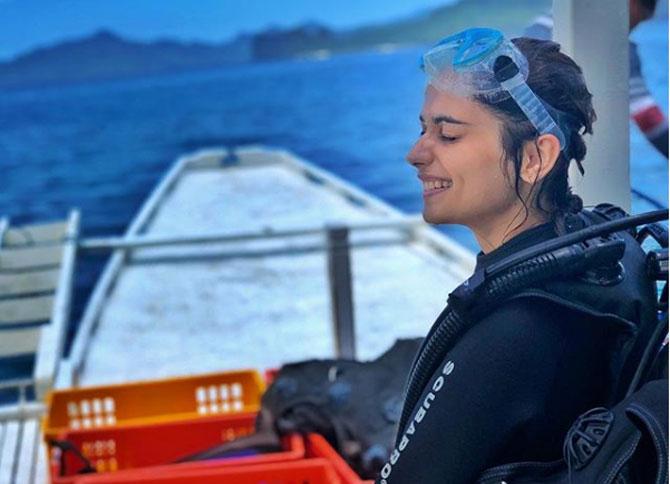 Manushi Chhillar is an adventurous girl who loves paragliding, horse riding, scuba diving, bungee jumping, and snorkelling.