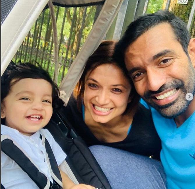 Robin Uthappa: Wishing you all the love and joy this festival of lights from us Uthappas! Stay safe and let's all look after our environment for our future generations!! P.S. - please spare a thought for your pets and strays around your homes.