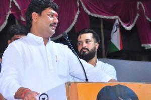 Dhananjay Munde: Ola, Uber drivers have called off strike