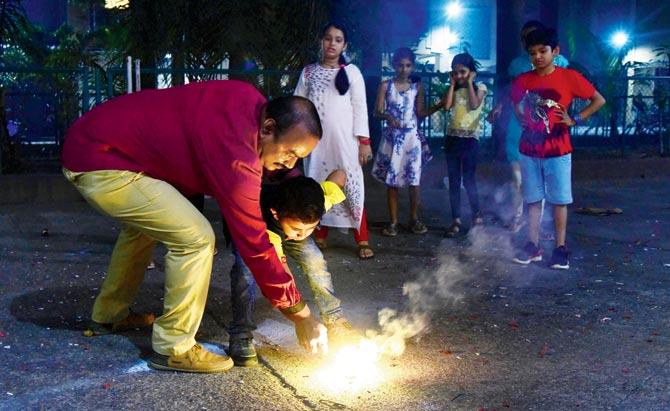 As per the SC order, firecrackers during Diwali can be burst only between 8 pm and 10 pm. Pic/Suresh Karkera