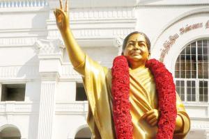 AIADMK unveils new Jayalalithaa statue