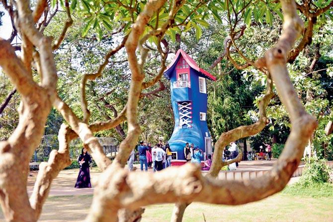 Kamala Nehru Park in Malabar Hill that is part of the Hanging Gardens Complex