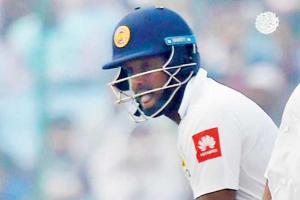 England sniff victory through Angelo Mathews' wicket in second Test